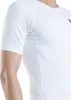 A close-up side view of a person wearing a white short-sleeved t-shirt. Produktbild-Vorschau