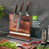 A magnetic knife block with three knives, placed on a kitchen counter with chopped green onions and chili peppers in the foreground. Anteprima dell’immagine prodotto