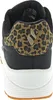 The back view of a black Skechers sneaker with a leopard print accent on the heel. Voir les images du produit