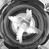 A close-up, top-down view of the blades inside a blender jar. Voir les images du produit