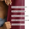 A person's hands are holding a burgundy curtain, with text overlays describing its features. Produktbild-Vorschau