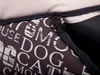 A close-up view of a dog bed with a zipper and text print. Produktbild-Vorschau