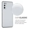 A silver smartphone case is shown on a white background, with a close-up magnified view of the case material and descriptive text. Produktbild-Vorschau
