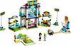 A LEGO Friends Stephanies Sportstadion 41338 set is displayed with all its components. Podgląd zdjęcia produktu