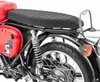 Close-up view of the rear section of a red motorcycle, focusing on the seat, rear wheel, and suspension. Voir les images du produit