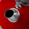 A close-up view of a red kettle's spout and handle attachment. Voir les images du produit