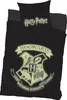 A black duvet cover and pillowcase set with the Harry Potter Hogwarts crest and logo. Produktbild-Vorschau