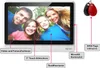 A video door intercom system with a family photo displayed on its screen, along with key features highlighted by text labels and icons. Voir les images du produit