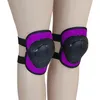 A pair of purple and black knee pads on a mannequin. Produktbild-Vorschau