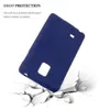 A blue phone case is shown falling and impacting a cracked surface, illustrating drop protection. Náhled obrázku produktu