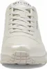 A close-up front view of a beige Skechers sneaker. Voir les images du produit