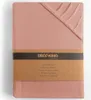 A folded pink fitted sheet with a brown paper band around it. Produktbild-Vorschau
