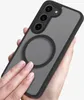 Hands holding a smartphone case. Náhled obrázku produktu