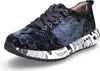 A single shoe is presented against a white background. Produktbild-Vorschau