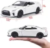 Bburago 1:24 Nissan GT-R Metallic White 18-21082 Anteprima dell’immagine prodotto 14