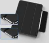 A black tablet case with a stylus holder is shown on a light gray background. Anteprima dell’immagine prodotto