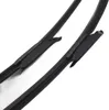 Close-up view of two black windshield wiper blades against a white background. Anteprima dell’immagine prodotto