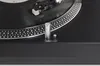 A close-up view of a turntable's platter and tonearm. Produktbild-Vorschau