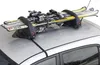 A ski and snowboard carrier mounted on the roof of a silver car. Produktbild-Vorschau