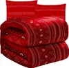 A folded red blanket and two pillowcases with a white geometric pattern, stacked on top of each other. Produktbild-Vorschau