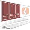 A wall with decorative paneling and two pieces of molding in the foreground. Anteprima dell’immagine prodotto