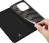 A hand is shown attaching a phone case to a phone. Produktbild-Vorschau