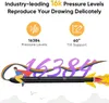 A graphic tablet pen is depicted as a rocket, with a person riding it and a rainbow trail. Text highlights the product's features. Voir les images du produit