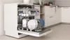 An open dishwasher filled with clean dishes in a modern kitchen. Voir les images du produit