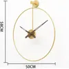 A gold-colored wall clock with brown hands is shown against a white background. Dimensions are indicated by text and lines. Anteprima dell’immagine prodotto