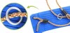 Close-up view of a blue swing seat with ropes and metal rings, showing how the rope is attached. Anteprima dell’immagine prodotto