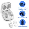 A white charging case for earbuds is shown open, with two earbuds next to it. To the right are marketing icons and text describing the product's features. Produktbild-Vorschau