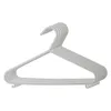 A stack of white plastic hangers on a white background. Anteprima dell’immagine prodotto
