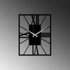 A black metal wall clock with Roman numerals on a gradient gray background. Podgląd zdjęcia produktu