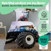 A bedding set with a tractor motif displayed in a bedroom setting, with promotional text and icons. Produktbild-Vorschau