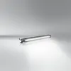 A silver LED light bar with a black attachment on a reflective surface with a light gray background. Anteprima dell’immagine prodotto