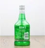 A green bottle of Sourz Apple liqueur is shown against a white background, with a wooden surface at the bottom. Produktbild-Vorschau