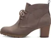 A side view of a brown lace-up ankle boot with a block heel. Voir les images du produit