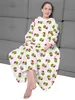 The Grinch TV Decke mit Ärmeln und Taschen Allover-Print Produktbild-Vorschau 1