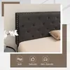 Close-up of a tufted headboard and bed with decorative elements and icons indicating product features. Náhled obrázku produktu