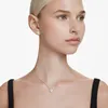 A woman wearing a necklace and earrings. Produktbild-Vorschau