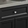 Detailaufnahme des weißen Knopfgriffs an der Schublade der SoBuy Kücheninsel FKW71-II-SCH Produktbild-Vorschau