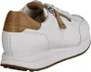 A white leather sneaker with brown accents. Produktbild-Vorschau