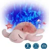 A pink plush turtle night light projecting blue wavy light patterns onto a white background, with various icons and text overlays indicating features. Podgląd zdjęcia produktu