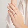 Zirkoniabesetzter Verlobungsring aus 9K Weißgold von JEWLIX Produktbild-Vorschau 2