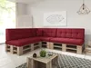 A modern living room with a sectional sofa made of wooden pallets and red cushions. Produktbild-Vorschau