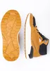 A pair of Puma winter boots shown from the side and the sole view, against a white background. Voir les images du produit