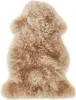 Lammfell in Camel aus echtem Schaffell auf hellem Untergrund – dekorativ und flauschig
