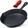 A black cast iron frying pan with a red silicone handle cover is shown against a white background. Anteprima dell’immagine prodotto