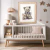 A nursery room with a crib, a framed picture of a teddy bear, and decorative stars. Produktbild-Vorschau