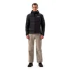 Mann trägt eine schwarze Hybrid-isolierte Ridge-Nomad Jacke von Berghaus; kombiniert mit beigen Hosen. Produktbild-Vorschau